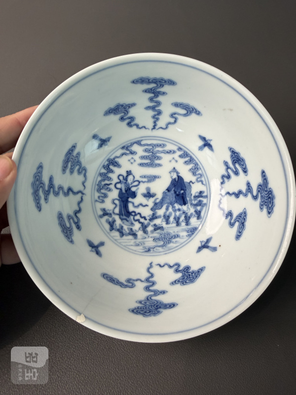 清道光 蓝地轧道粉彩开光鹊桥相会图膳碗 - 图7